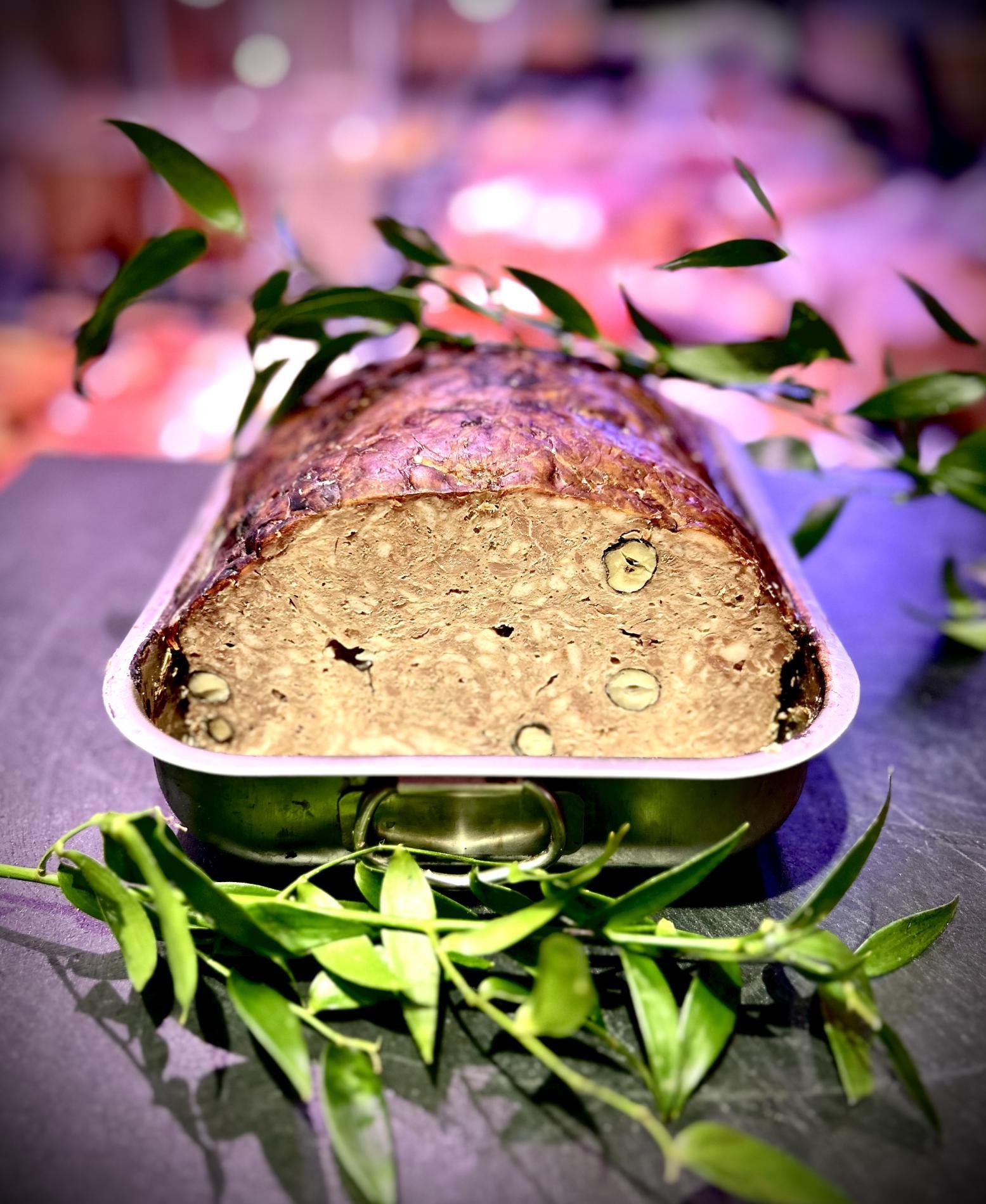 Pâté de lapin au thym et noisettes