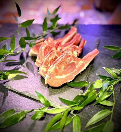 Côtes d’agneau à manche