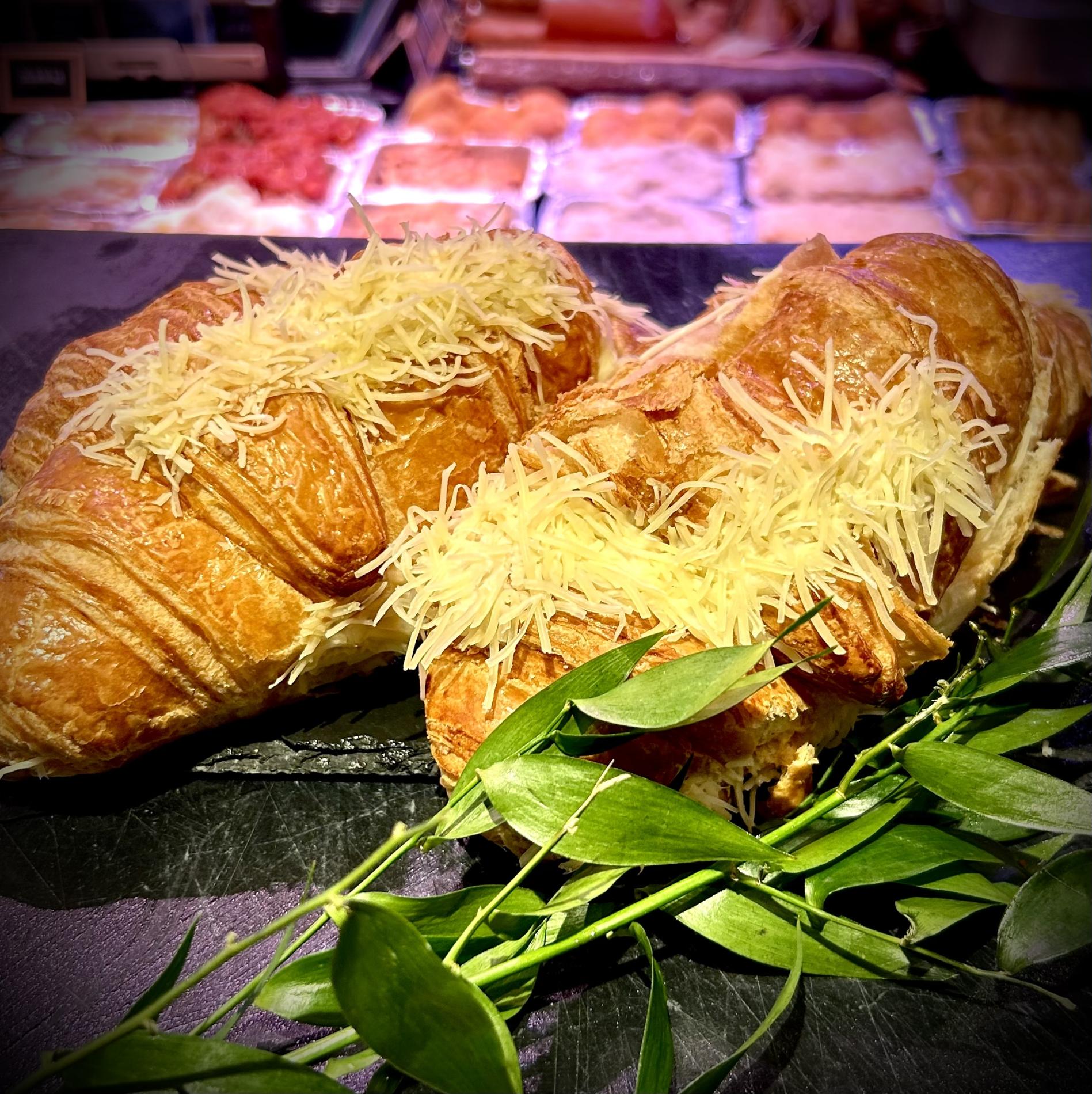 Croissant au jambon et emmental