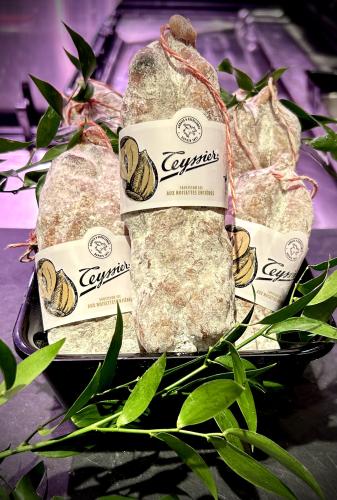 Saucisson sec aux noisettes